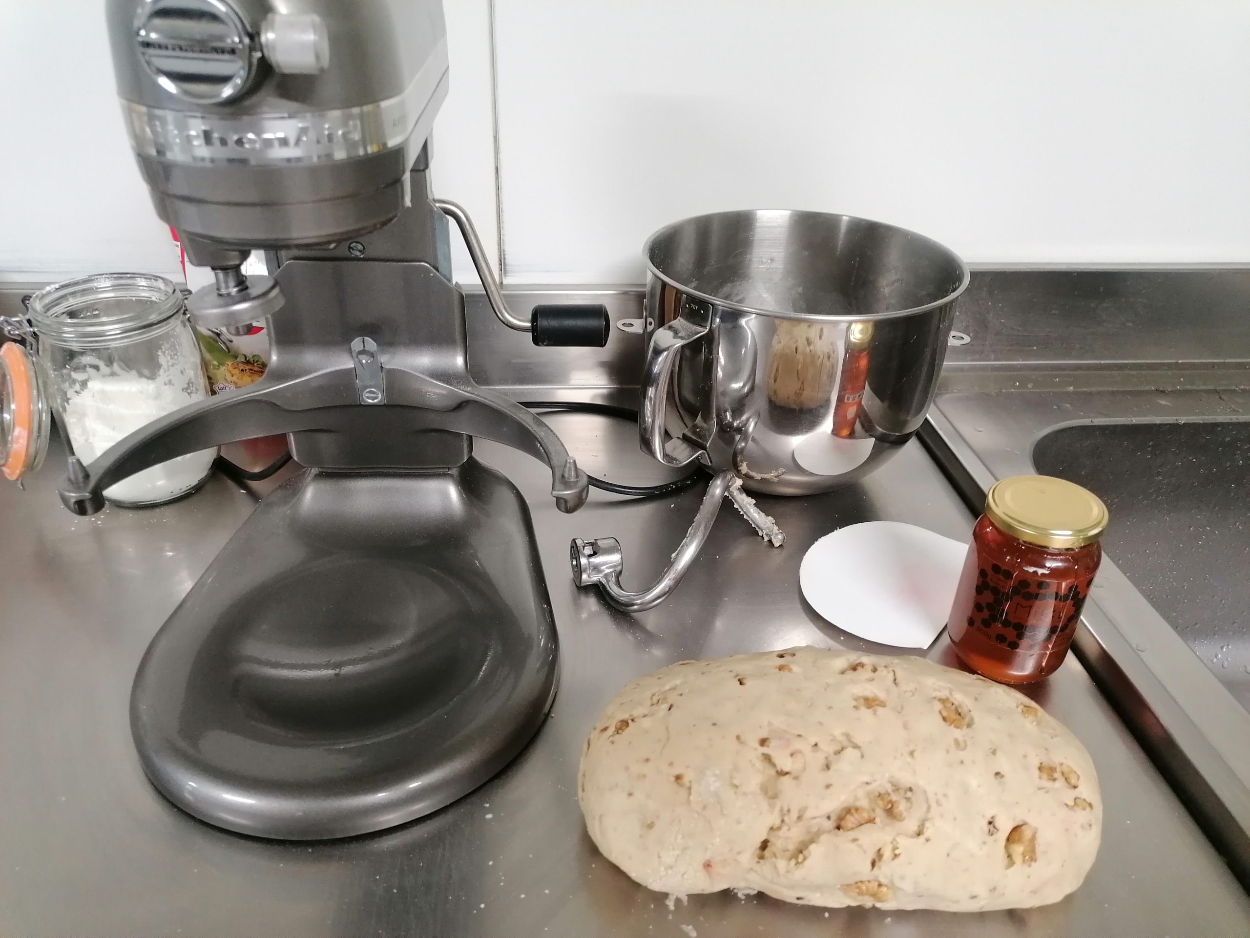 Fabrication de biscuits artisanaux Krocroustit avec un savoir-faire traditionnel